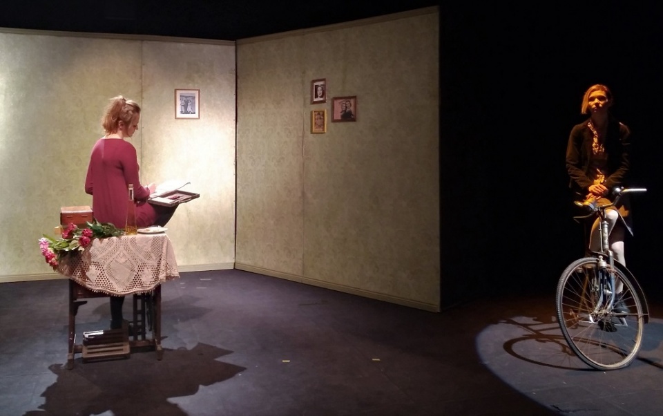 Poruszająca historia Anny Frank. Premiera w Opolskim Teatrze Lalki i Aktora [fot. Katarzyna Doros]