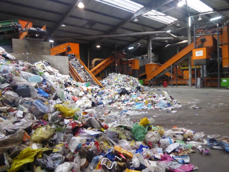 Mieszkańcy Brzegu źle zegregują odpady. Ceny za śmieci mogą pójść po raz kolejny w górę [fot. AFRO]