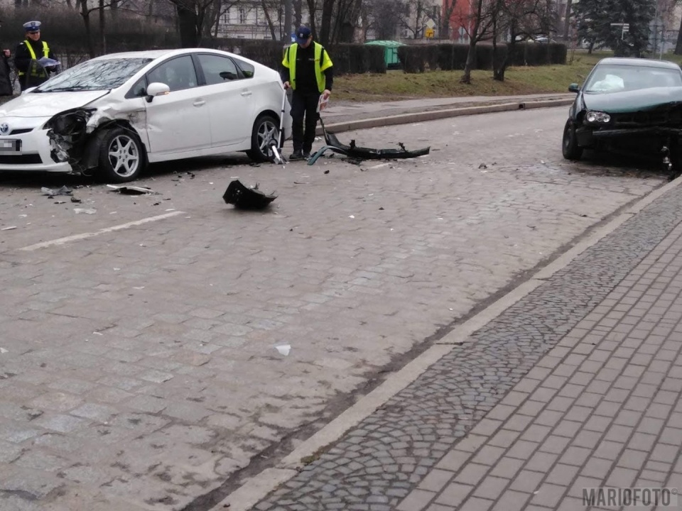 Zderzenie dwóch samochodów w Brzegu [fot. prostozopolskiego]