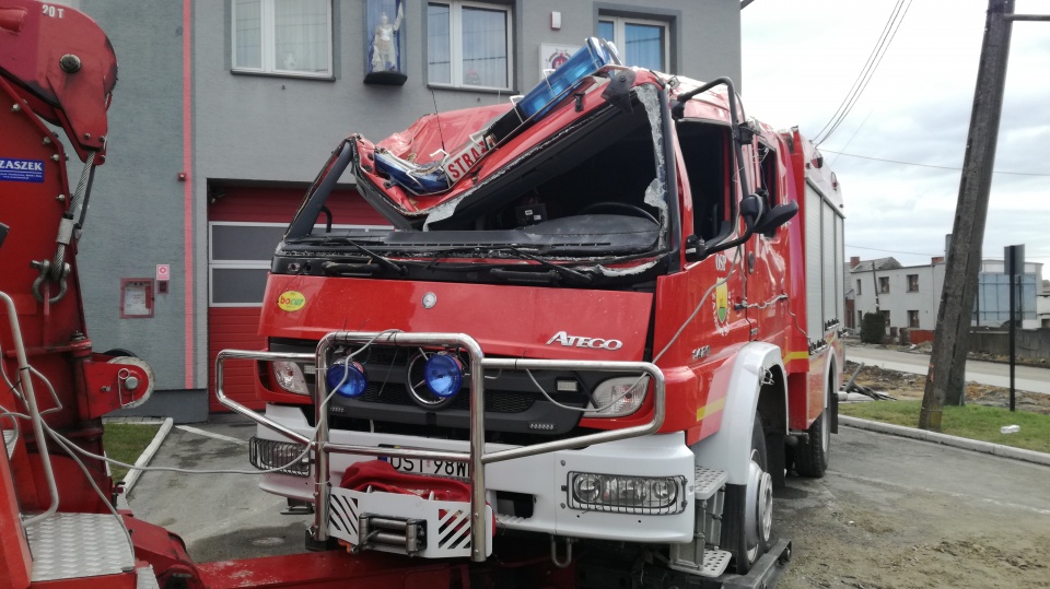 Uszkodzony wóz strażacki w Zalesiu Śląskim [fot. Piotr wójtowicz]