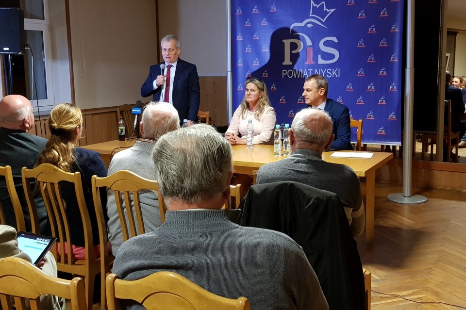Politycy PiS rozmawiali o Europie z mieszkańcami Nysy [fot. Agnieszka Pospiszyl]
