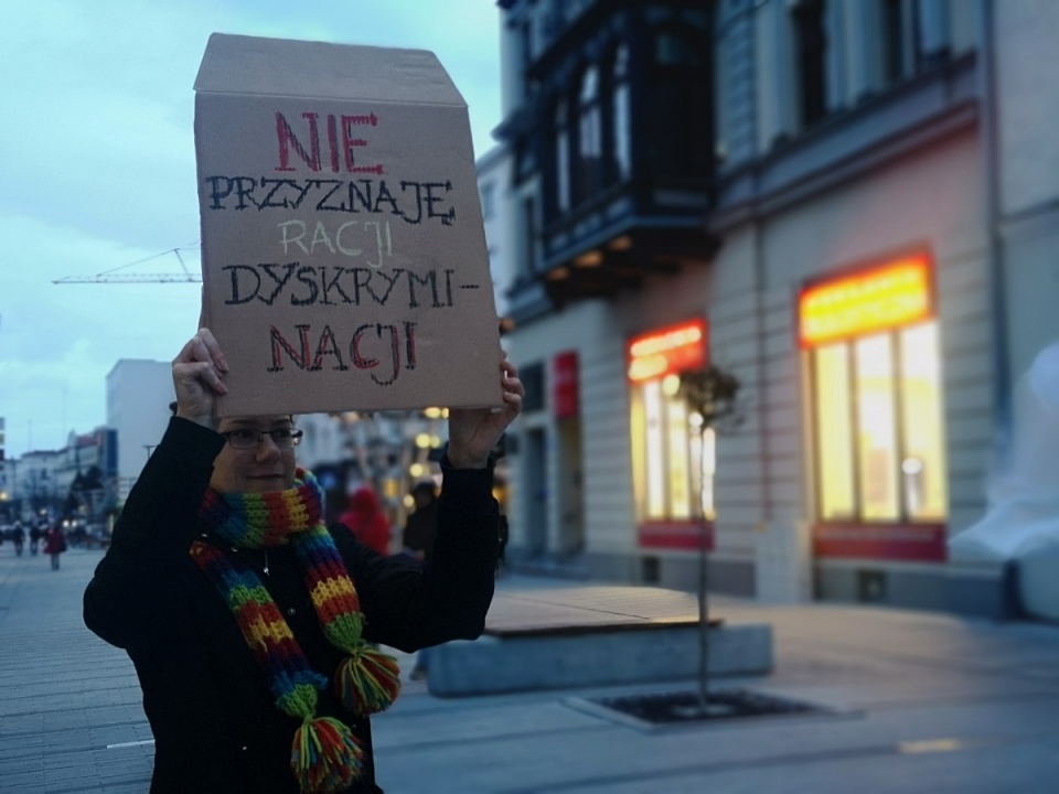 Przeciwnicy i zwolennicy deklaracji LGBT+ manifestowali w centrum Opola [fot. Katarzyna Doros]