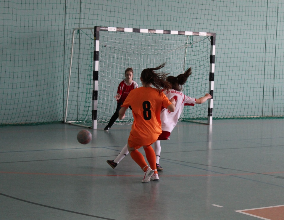 Międzynarodowy Wielkanocny Turniej Halowej Piłki Nożnej Dziewcząt w Branicach - [fot: Grzegorz Frankowski]