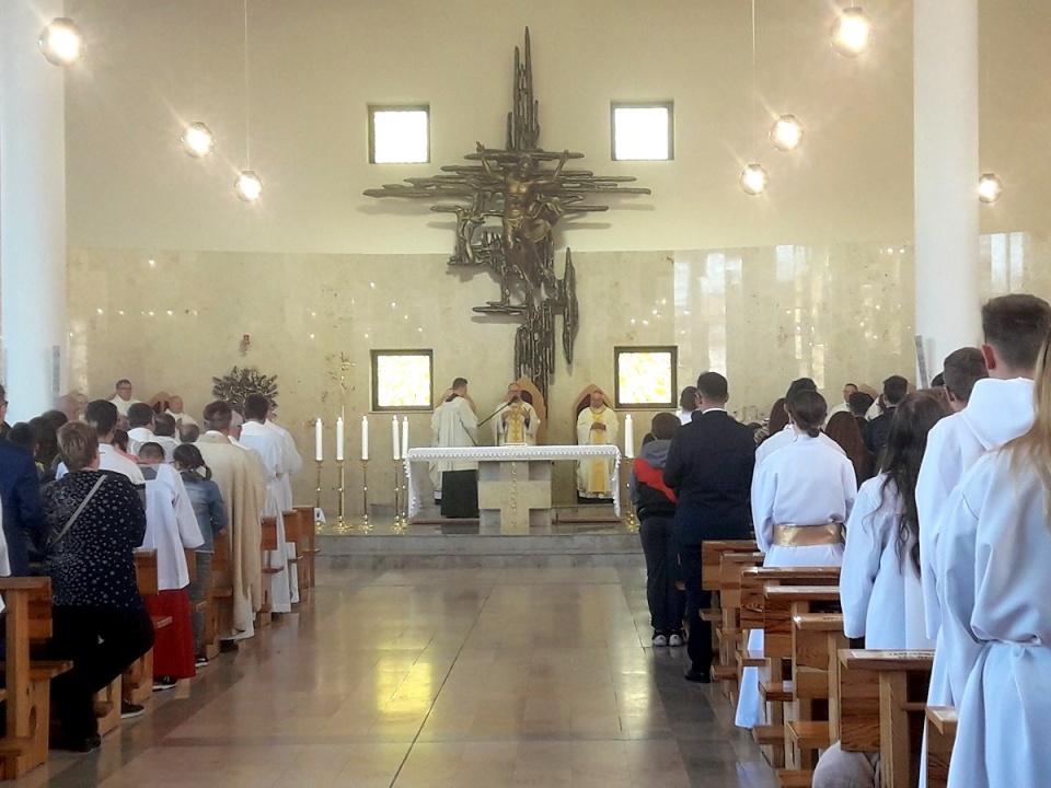 Kapłani diecezji opolskiej odnowili przyrzeczenia złożone w dniu święceń [fot. Wiktoria Palarczyk]