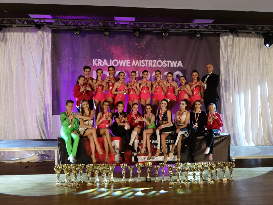 33 medale dla Royal Dance Center na krajowych mistrzostwach tańca [fot. archiwum szkoły]