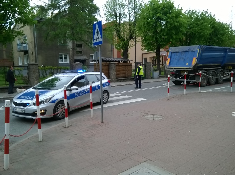 Wypadek na ulicy Dąbrowskiego w Prudniku [zdj. Jan Poniatyszyn]