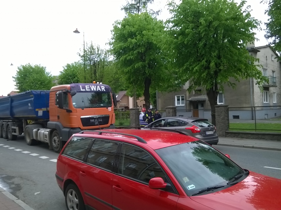Wypadek na ulicy Dąbrowskiego w Prudniku [zdj. Jan Poniatyszyn]