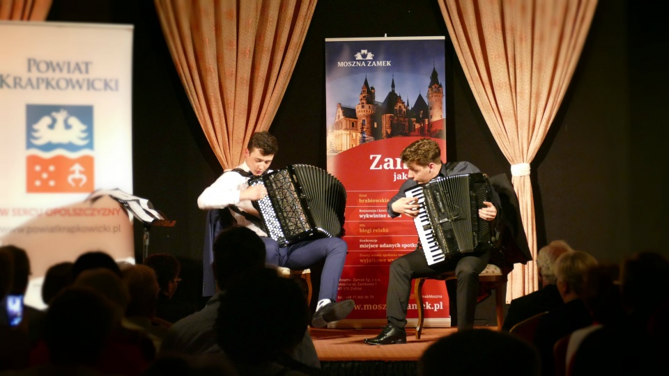 Lukas&GrzegorzDuo podczas "Koncertu Debiutów" w Mosznej © [fot. Małgorzata Ślusarczyk]