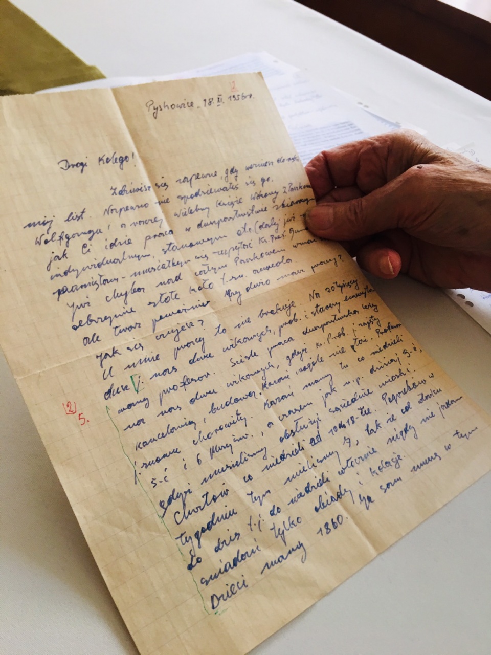 Kilka dni po śmierci bp Jana Bagińskiego wspomina kolega kursowy. "Ten list dostałem od niego w 1956 roku" [fot. Wiktoria Palarczyk]