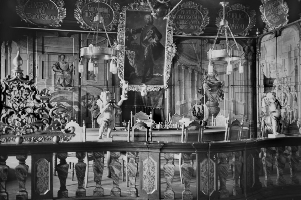 Sala rajców na początku XX wieku [fot. Bildarchiv Foto Marburg]
