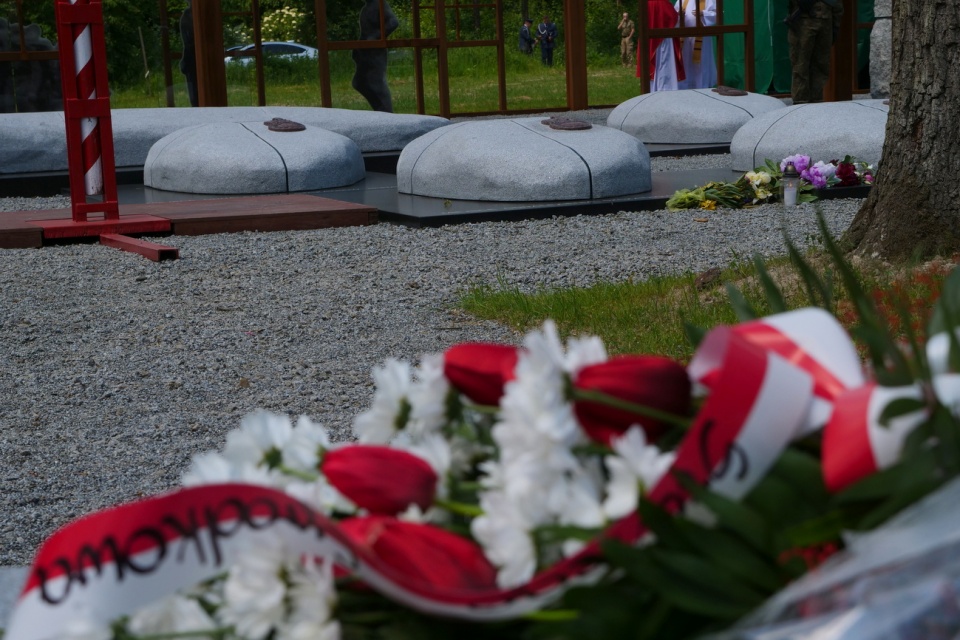 Odsłonięcie pomnika w Starym Grodkowie ku czci pamięci żołnierzy kpt. Henryka Flamego [fot. Paula Hołubowicz]
