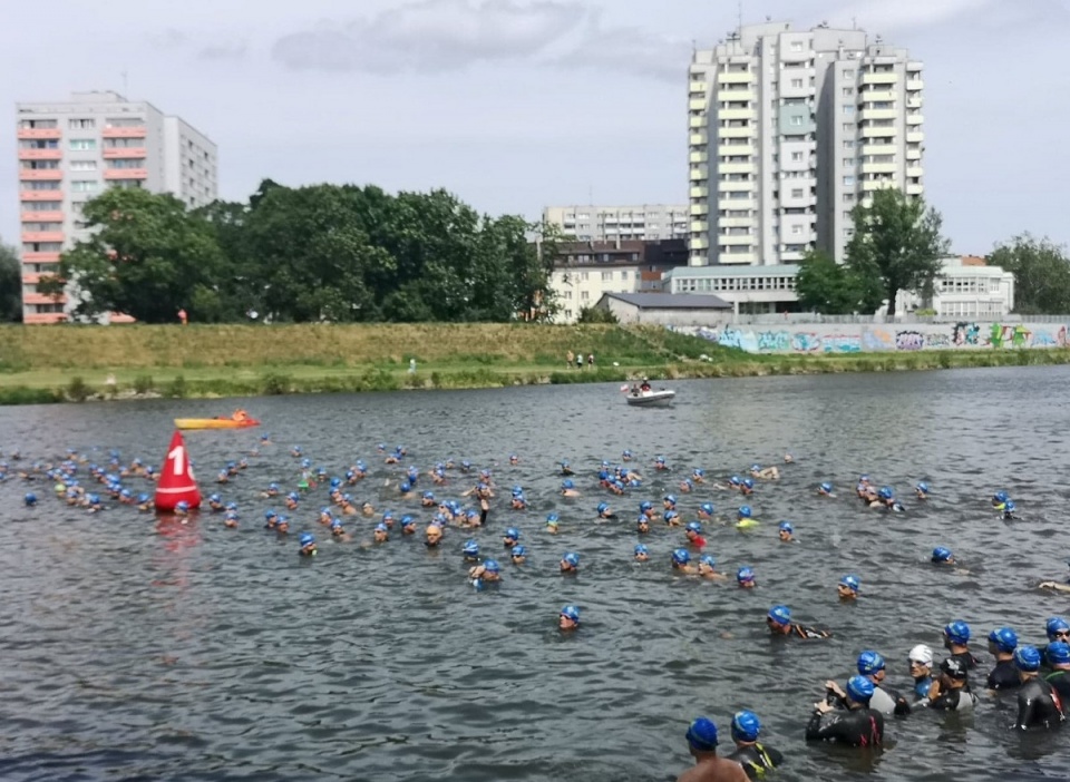 Triathloniści rywalizują w Opolu. Na starcie pojawiło się blisko pół tysiąca fanów Ironmana [fot. Katarzyna Doros]