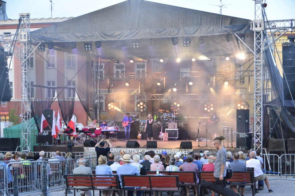 III Polonijny Festiwal Piosenki Polskiej - koncert w Otmuchowie [fot. Daniel Klimczak]