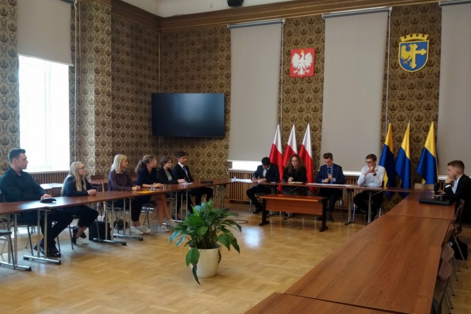 III nadzwyczajna sesja Młodzieżowej Rady Miasta Opola [fot. Joanna Matlak]