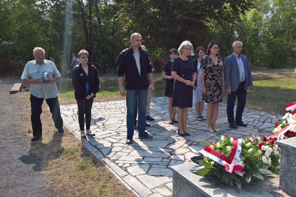 Na terenie dawnego Stalagu 344 Lamsdorf upamiętniono 75. rocznicę wybuchu Powstania Warszawskiego [fot. Daniel Klimczak]