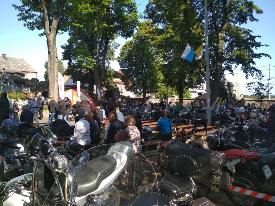 Tysiące pielgrzymów na motocyklach modliło się na Górze św. Anny [fot. Joanna Matlak]