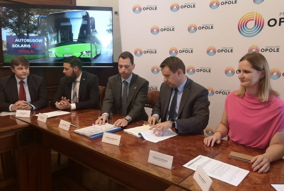 Opolski ratusz podpisał umowę na 10 nowych autobusów Solaris [fot. Katarzyna Doros]