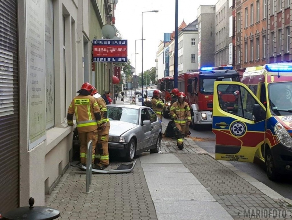 22-letni kierowca bmw wjechał w budynek w Opolu [Fot.MARIO]