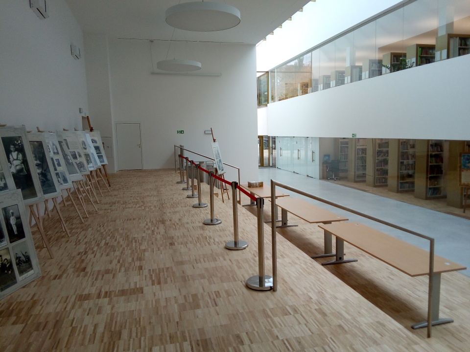 Pomieszczenia nowej biblioteki w Głuchołazach imponują nowoczesnymi rozwiązaniami architektonicznymi [zdj. Jan Poniatyszyn]