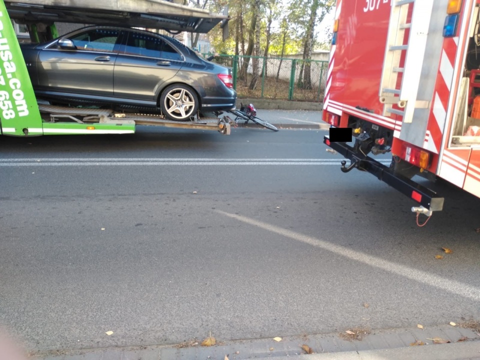 Tułowice: ciężarówka z lawetą potrąciła rowerzystkę [Fot.MARIO]