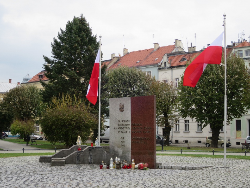 Pomnik Żołnierza Polskiego w Prudniku [zdj. Jan Poniatyszyn]