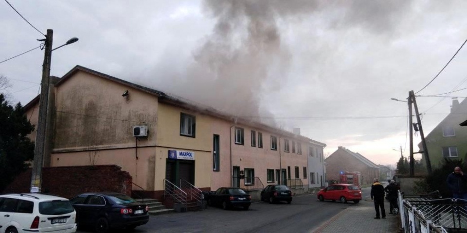 W Bierawie zapalił się budynek wielorodzinny [fot. OSP Dziergowice]