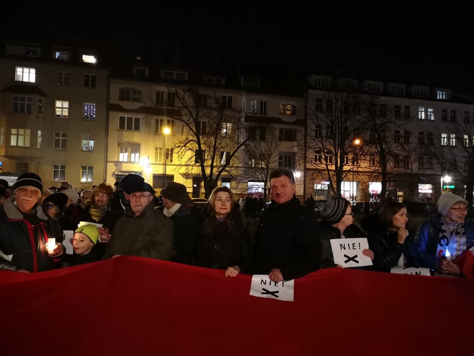 Protest w obronie wolnych sądów i sędziów w Opolu [fot. Katarzyna Doros]