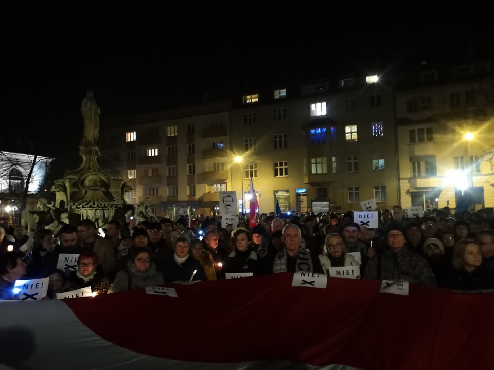 Protest w obronie wolnych sądów i sędziów w Opolu [fot. Katarzyna Doros]
