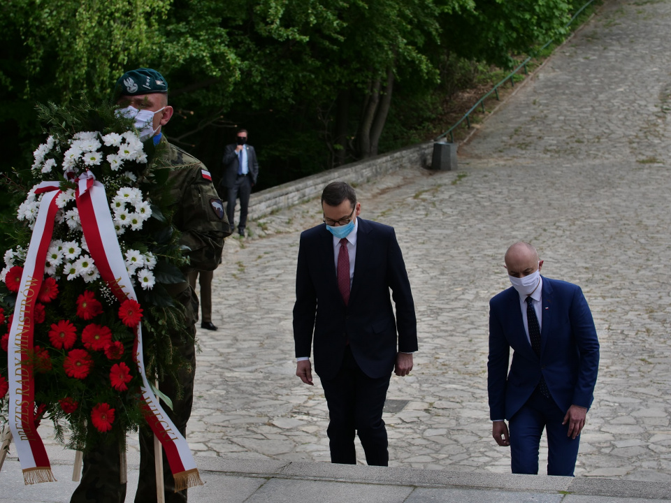 Premier Mateusz Morawiecki i wojewoda Adrian Czubak na Górze Św. Anny [fot. Maciej Wajler]