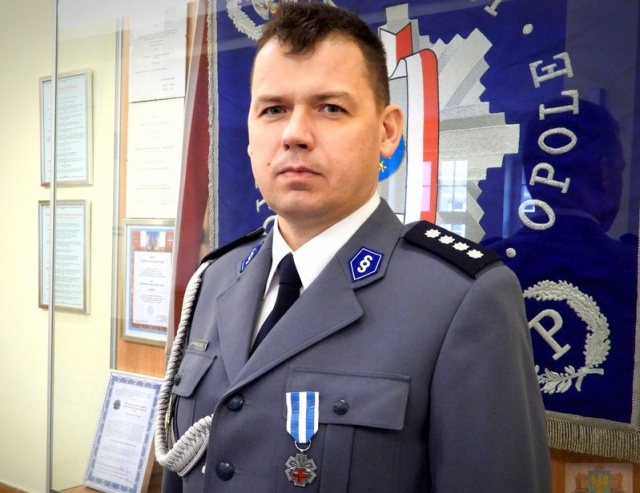 Opolski policjant odznaczony przez ministra zdrowia. Oddał już prawie 28 litrów krwi