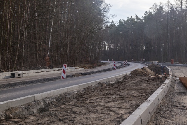 Utrudnienia na DW 454 Opole - Namysłów. Auta ciężarowe muszą jeździć objazdem