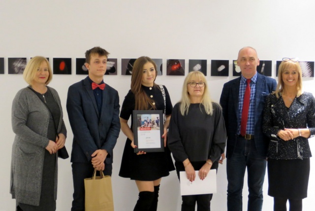 Uczniowie z Opola gremialnie odwiedzali wystawę World Press Photo