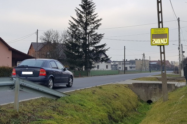 Cisek: urzędnicy zza biurka mogą sprawdzić prędkość kierowców jadących przy szkole w Łanach