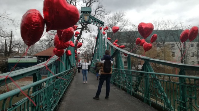 Walentynki w Opolu, czyli Most Groszowy pełen serc. Gdyby nie mąż, to bym zapomniała o tym święcie