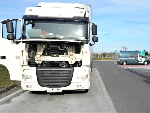 Rumuński kierowca oszukiwał na czasie pracy i emisji spalin. Zatrzymał go opolski patrol ITD