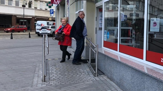 Opole: od kilku dni apteki są zapełnione pacjentami. Masowo wykupują środki ochrony, do dezynfekcji i leki