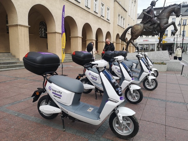 Wypożyczalnie skuterów elektrycznych i miejskich rowerów w Opolu cieszą się dużym powodzeniem