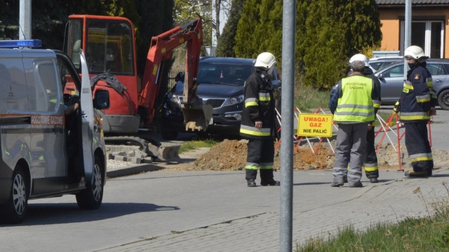 Uszkodzenie gazociągu na osiedlu w Grodkowie. Ewakuowano około 100 osób