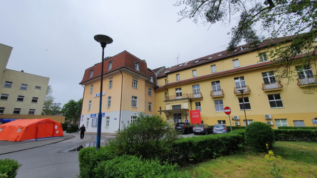 Urząd marszałkowski przekazał kluczborskiemu szpitalowi pół miliona złotych na walkę z COVID-19