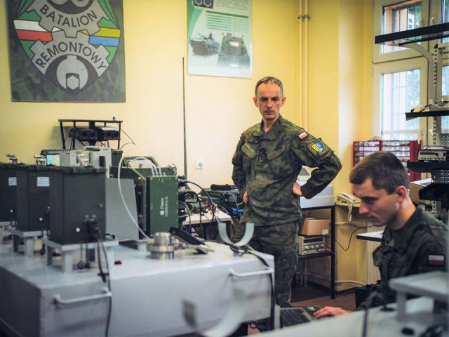 Żołnierze z Opola wymyślili narzędzie do diagnostyki systemu wykrywającego skażenia chemiczne. To kolejny wynalazek, który pójdzie w świat