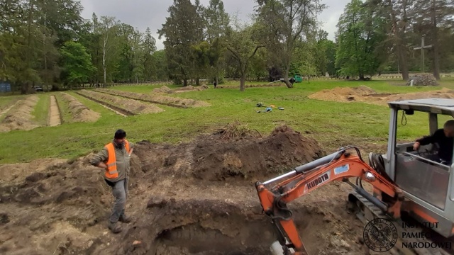 IPN szukał szczątków żołnierzy II wojny światowej pochowanych w Łambinowicach. Prace będą kontynuowane