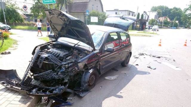 Wypadek z udziałem trzech samochodów w Opolu Chmielowicach. Są utrudnienia w ruchu