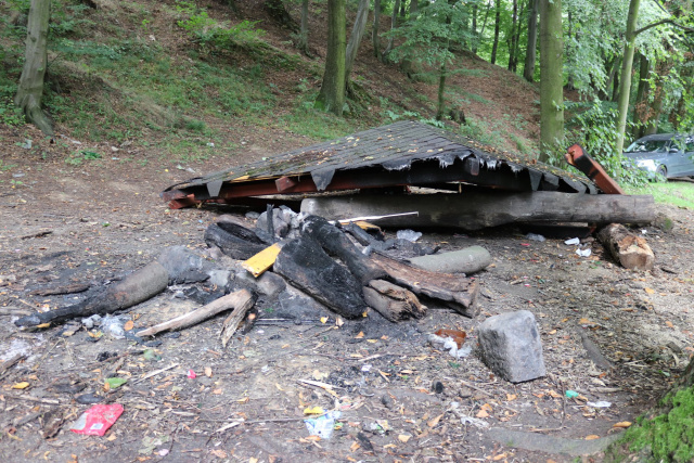 Wandale podpalają miejsca odpoczynku i obiekty rekreacyjne w gminie Głuchołazy