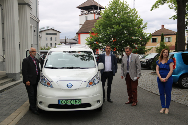 Elektryczne auto i nowy sprzęt medyczny dla ośrodka zdrowia w Gogolinie