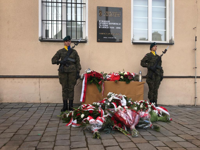 81. rocznica napaści wojsk sowieckich na Polskę. Opolanie upamiętnili ofiary tych czasów [ZDJĘCIA]