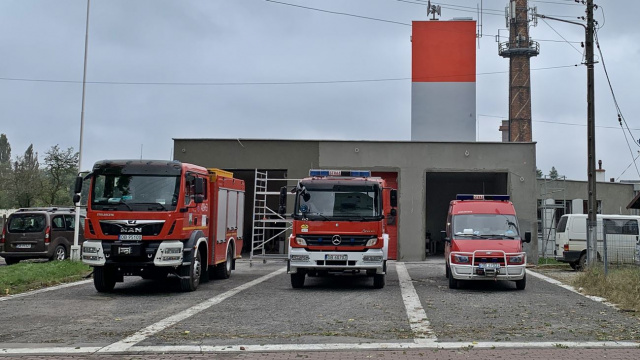 Dobiegają końca prace przy modernizacji remiz strażackich w Lewinie Brzeskim i Skorogoszczy. W planach rozbudowa kolejnych