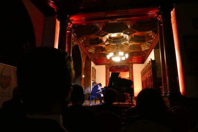 Moszna: ekspresyjny recital fortepianowy owacyjnie przyjęty przez publiczność