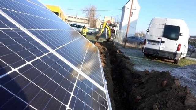 Nyski PKS inwestuje w zieloną energię. Panele słoneczne obniżą rachunki i doładują autobus