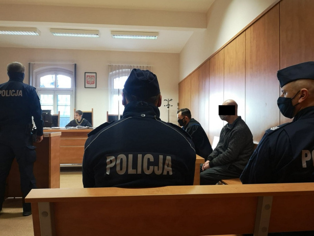 Sąd Rejonowy w Opolu skazał nieprawomocnie Jarosława G. za znęcanie się nad psem, obcowanie płciowe z czworonogiem i grożenie świadkowi