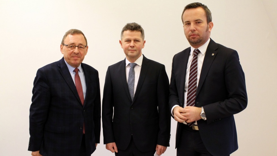 Krzysztof Koźlik (w środku) - kandydat MN na burmistrza Ozimka [fot. MN]